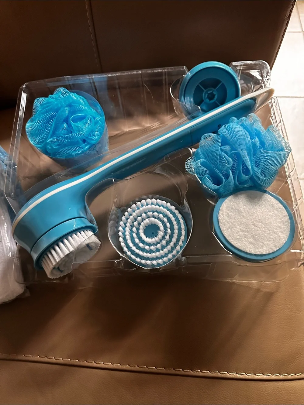 Spinning Spa Brush with Blue Bath Accessories
